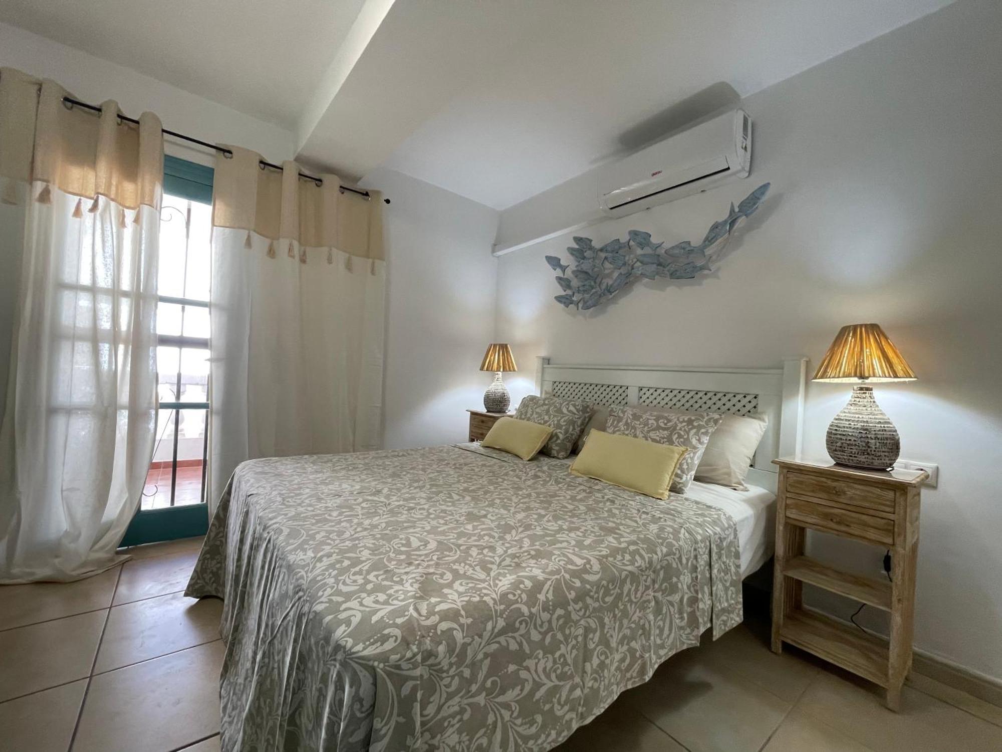 Port Royal Apartments, Heated Pool, Speed Wifi, Terrace 阿罗纳 外观 照片